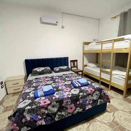 Me & You Hostel Тирана Екстер'єр фото