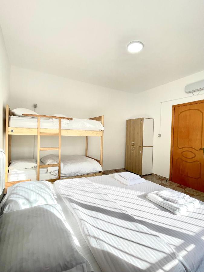 Me & You Hostel Тирана Екстер'єр фото