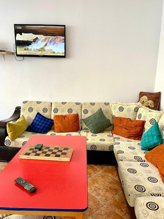 Me & You Hostel Тирана Екстер'єр фото