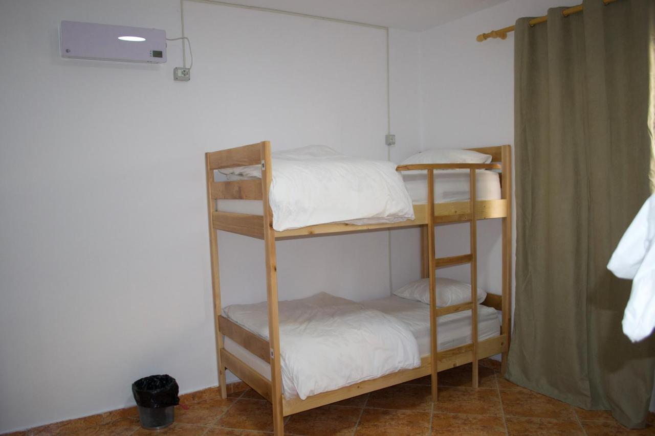 Me & You Hostel Тирана Екстер'єр фото