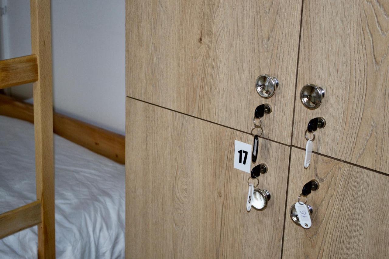 Me & You Hostel Тирана Екстер'єр фото
