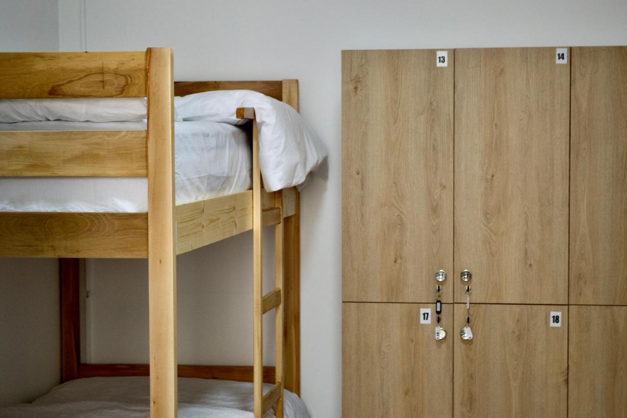 Me & You Hostel Тирана Екстер'єр фото