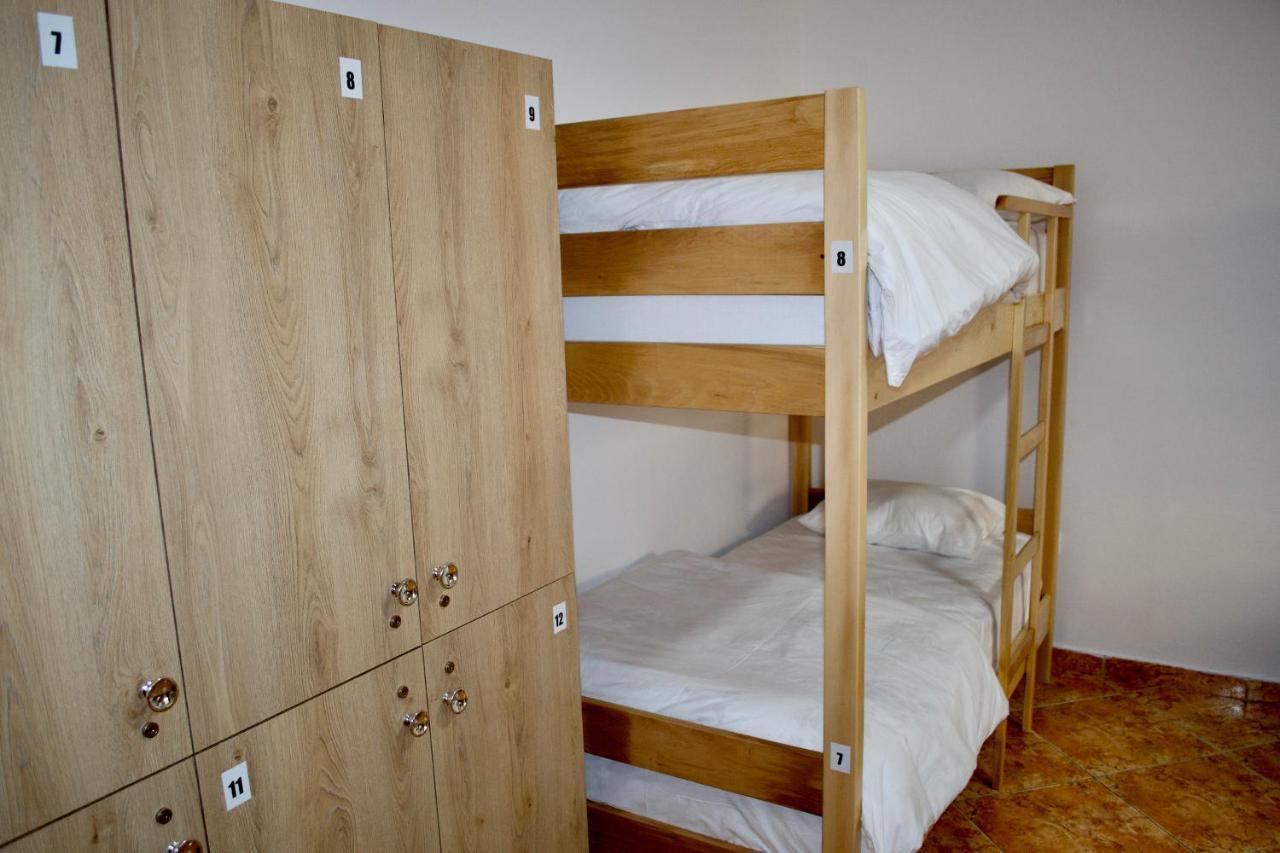 Me & You Hostel Тирана Екстер'єр фото