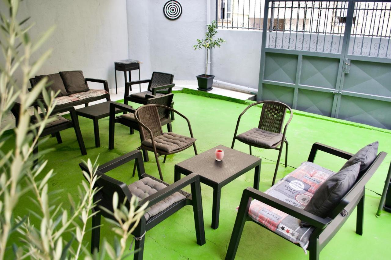 Me & You Hostel Тирана Екстер'єр фото